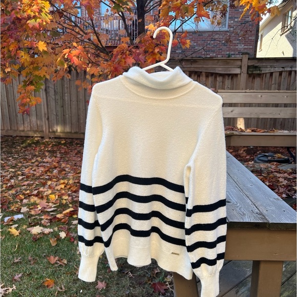 MICHAEL KORS Turtle neck Sweater women’s size Medium - Picture 4 of 12